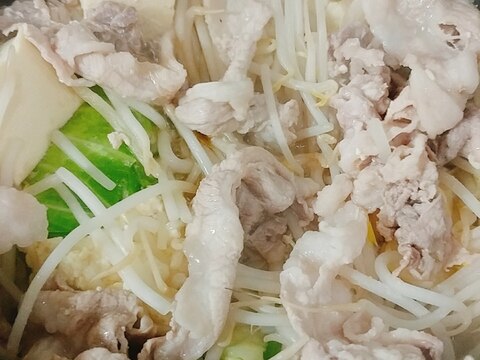 キャベツ　豚肉　豆腐　もやしの白だし鍋